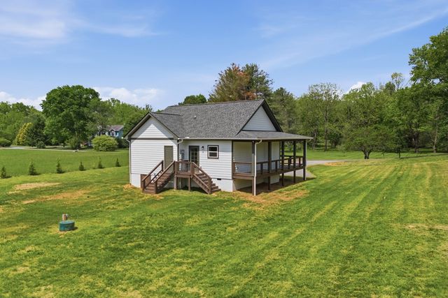 155 Waldorf Place, Brasstown, NC 28902