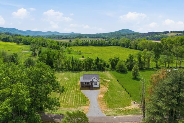 155 Waldorf Place, Brasstown, NC 28902