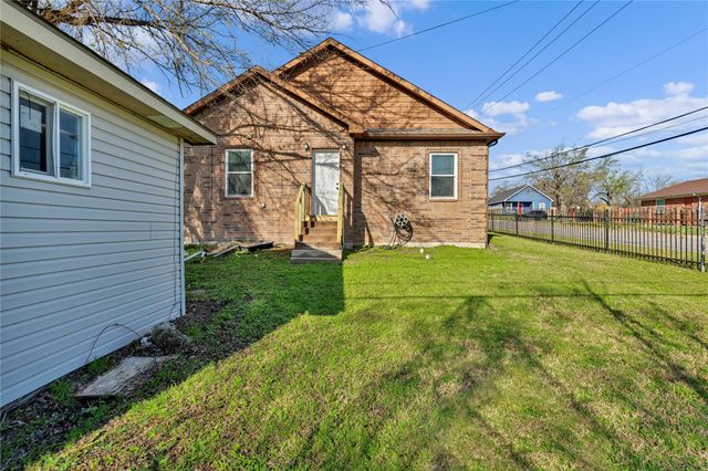 3022 Loving Avenue, Fort Worth, TX 76106