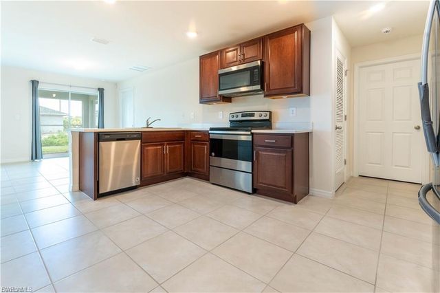 8052 Sunrise CIR, Labelle, FL 33935