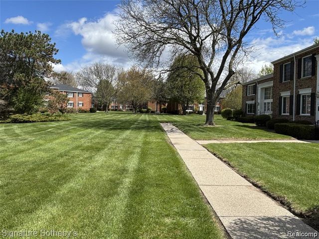 766 E Fox Hills Drive 152, Bloomfield Hills, MI 48304