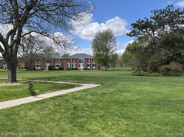 766 E Fox Hills Drive 152, Bloomfield Hills, MI 48304