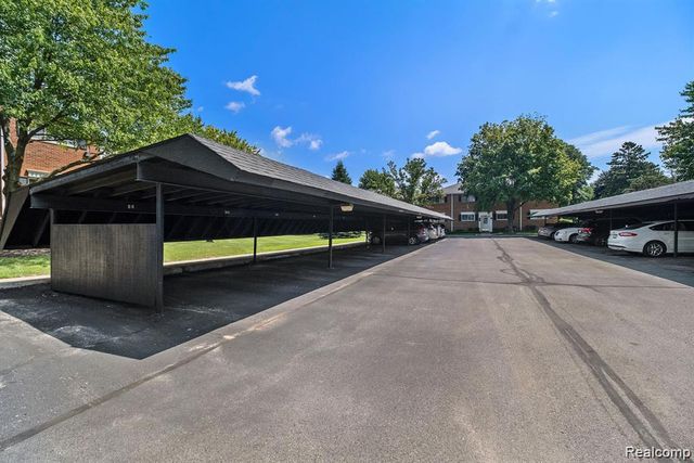 766 E Fox Hills Drive 152, Bloomfield Hills, MI 48304