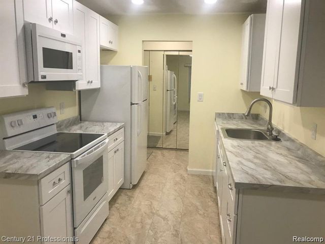 766 E Fox Hills Drive 152, Bloomfield Hills, MI 48304
