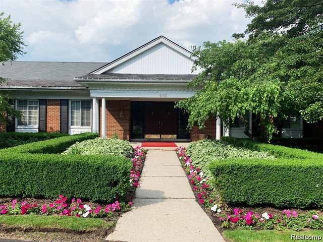 766 E Fox Hills Drive 152, Bloomfield Hills, MI 48304