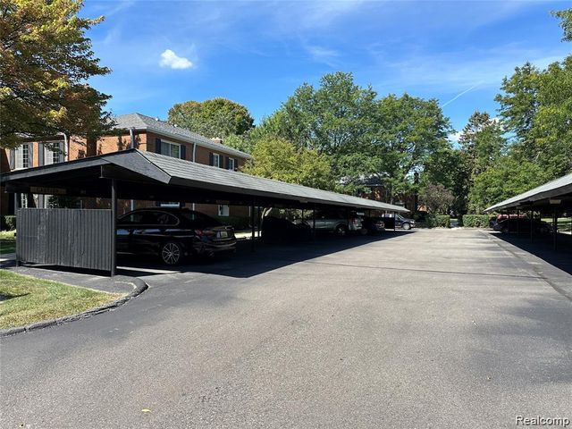 766 E Fox Hills Drive 152, Bloomfield Hills, MI 48304