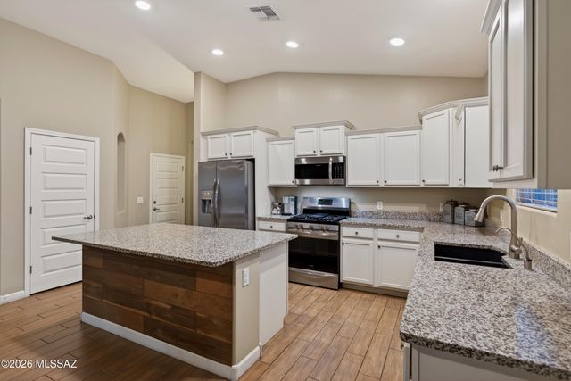251 W Charles L McKay Street, Vail, AZ 85641