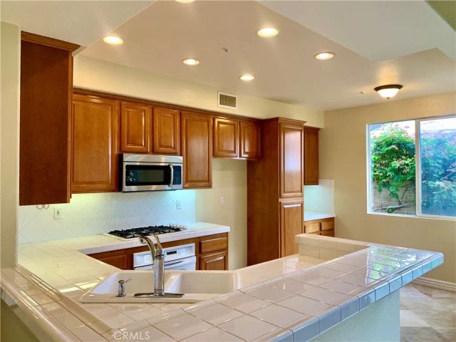 281 Mesa Drive, Costa Mesa, CA 92627