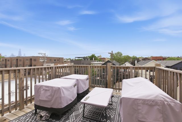 2033 W HURON Street 3, Chicago, IL 60612