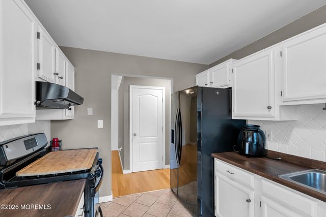 397 Brookview Court, Howell, NJ 07731