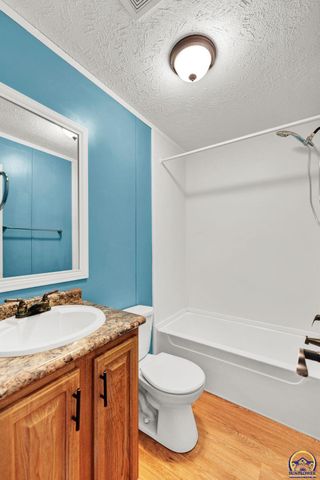 175 SE Willow Way, Topeka, KS 66609