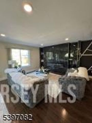 9 Picaron Place, Old Bridge, NJ 08879