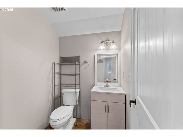 1770 N MYRTLE Rd, Myrtle Creek, OR 97457