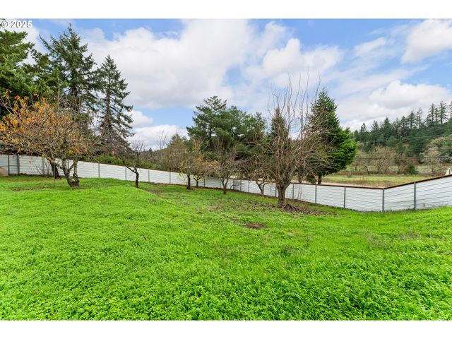 1770 N MYRTLE Rd, Myrtle Creek, OR 97457
