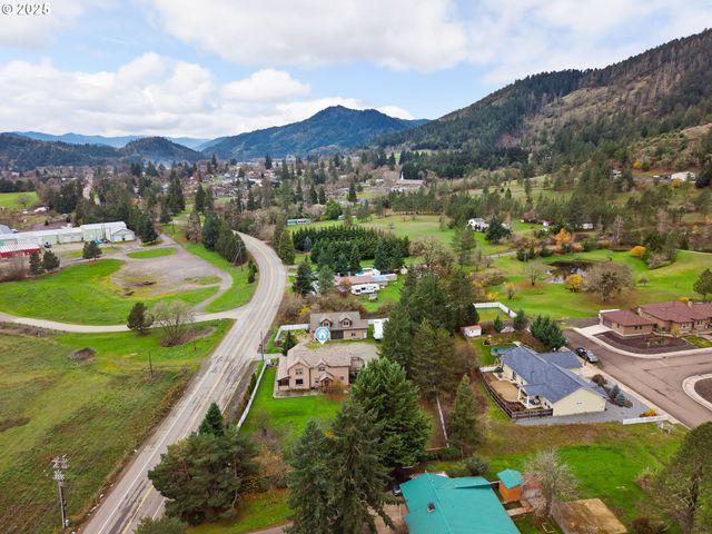 1770 N MYRTLE Rd, Myrtle Creek, OR 97457