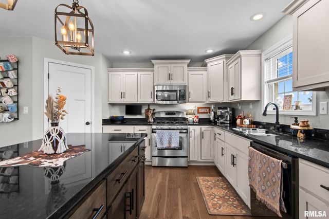 501 Northpointe Court, Chatham, IL 62629
