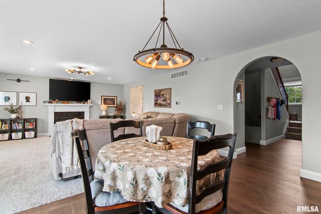 501 Northpointe Court, Chatham, IL 62629