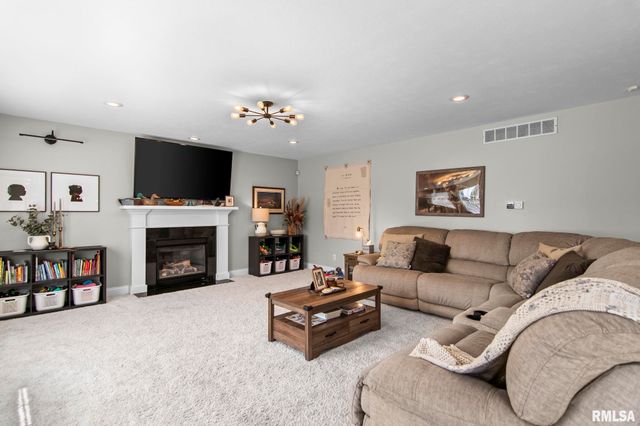 501 Northpointe Court, Chatham, IL 62629