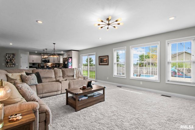 501 Northpointe Court, Chatham, IL 62629