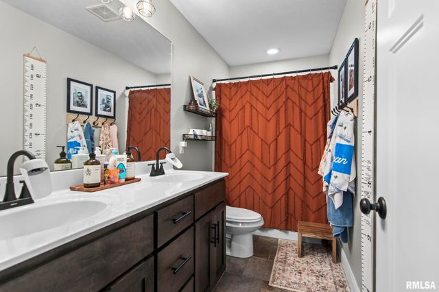 501 Northpointe Court, Chatham, IL 62629