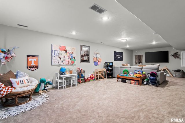 501 Northpointe Court, Chatham, IL 62629