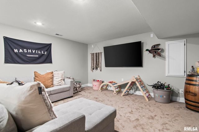 501 Northpointe Court, Chatham, IL 62629
