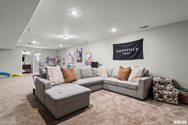 501 Northpointe Court, Chatham, IL 62629