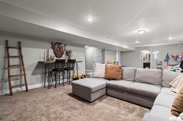 501 Northpointe Court, Chatham, IL 62629