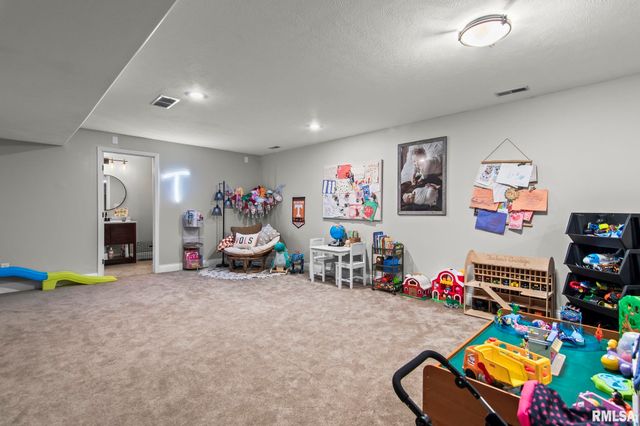 501 Northpointe Court, Chatham, IL 62629