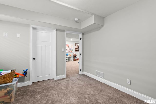 501 Northpointe Court, Chatham, IL 62629