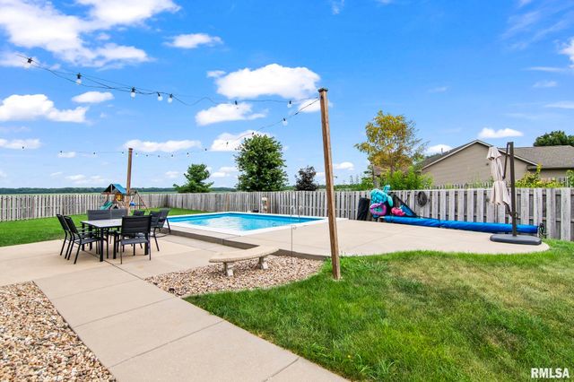 501 Northpointe Court, Chatham, IL 62629