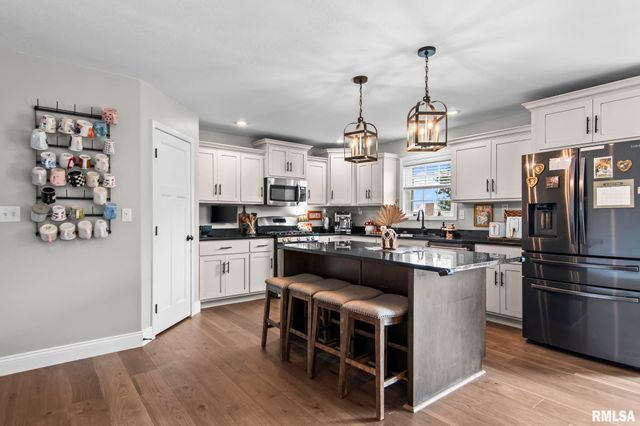 501 Northpointe Court, Chatham, IL 62629