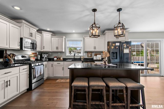 501 Northpointe Court, Chatham, IL 62629