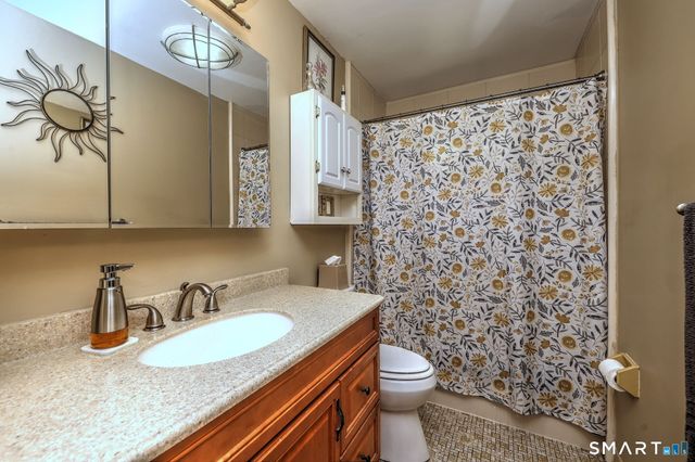 10 Hodio Drive, Ansonia, CT 06401