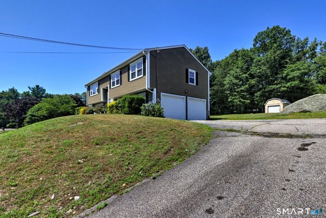 10 Hodio Drive, Ansonia, CT 06401