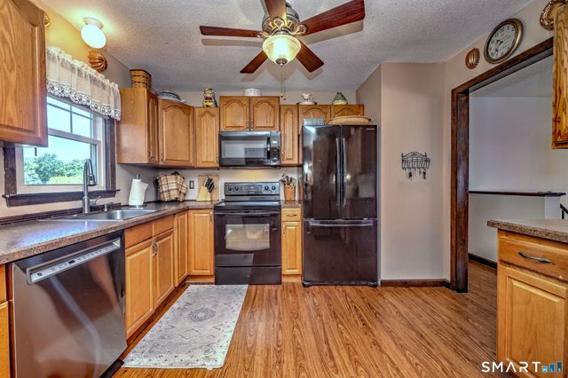 10 Hodio Drive, Ansonia, CT 06401