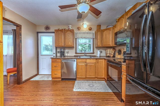 10 Hodio Drive, Ansonia, CT 06401