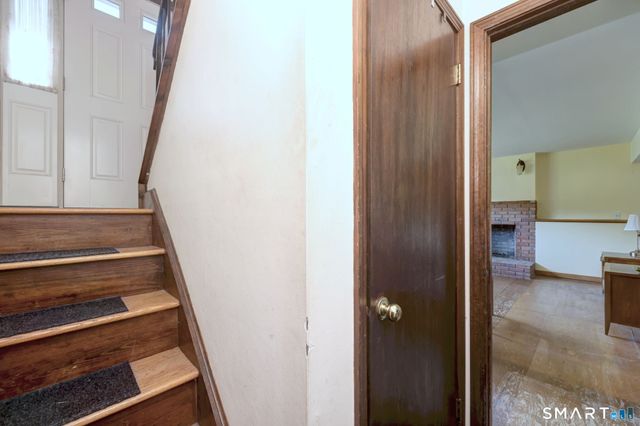 10 Hodio Drive, Ansonia, CT 06401