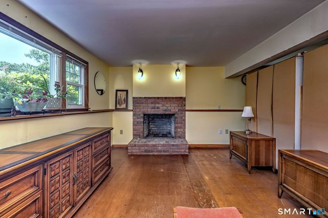 10 Hodio Drive, Ansonia, CT 06401