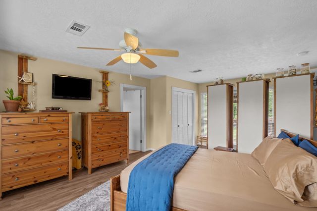 1113 S Country Club Drive, Shoreacres, TX 77571