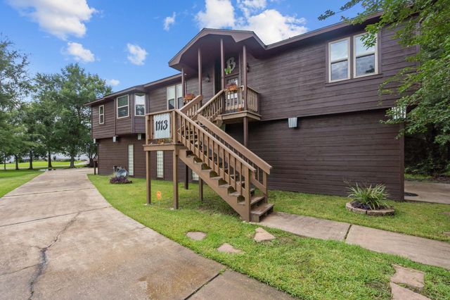1113 S Country Club Drive, Shoreacres, TX 77571