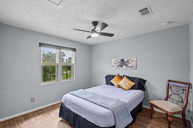 1113 S Country Club Drive, Shoreacres, TX 77571