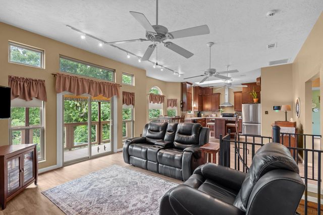 1113 S Country Club Drive, Shoreacres, TX 77571