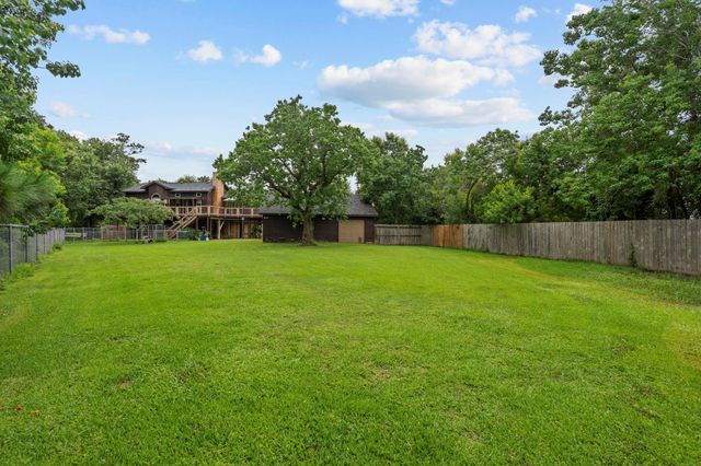 1113 S Country Club Drive, Shoreacres, TX 77571