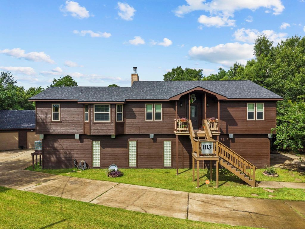 1113 S Country Club Drive, Shoreacres, TX 77571