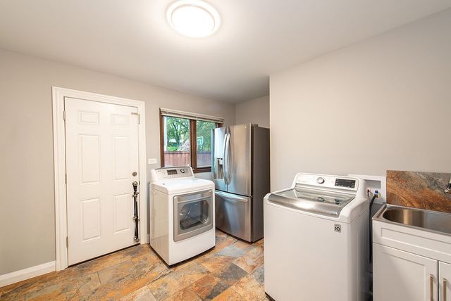 1355 Carol Lane, Deerfield, IL 60015