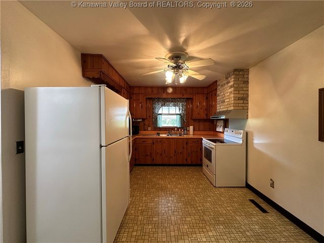 2195 Oakridge Drive, Charleston, WV 25311