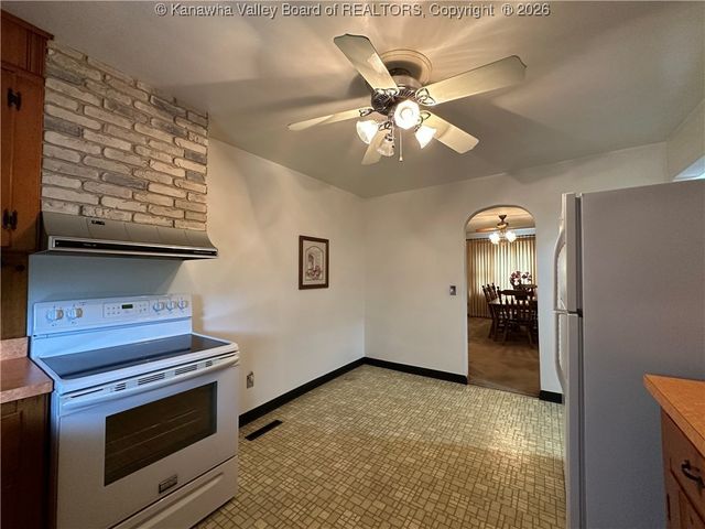 2195 Oakridge Drive, Charleston, WV 25311