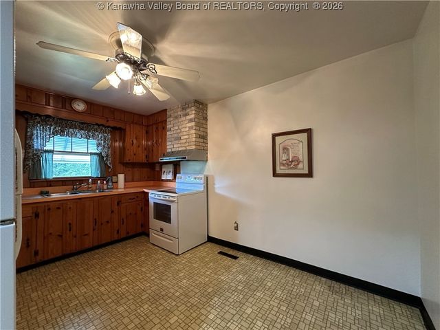 2195 Oakridge Drive, Charleston, WV 25311