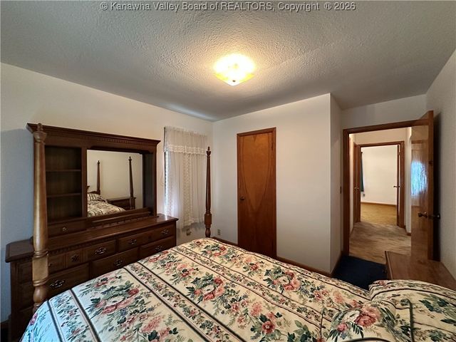 2195 Oakridge Drive, Charleston, WV 25311